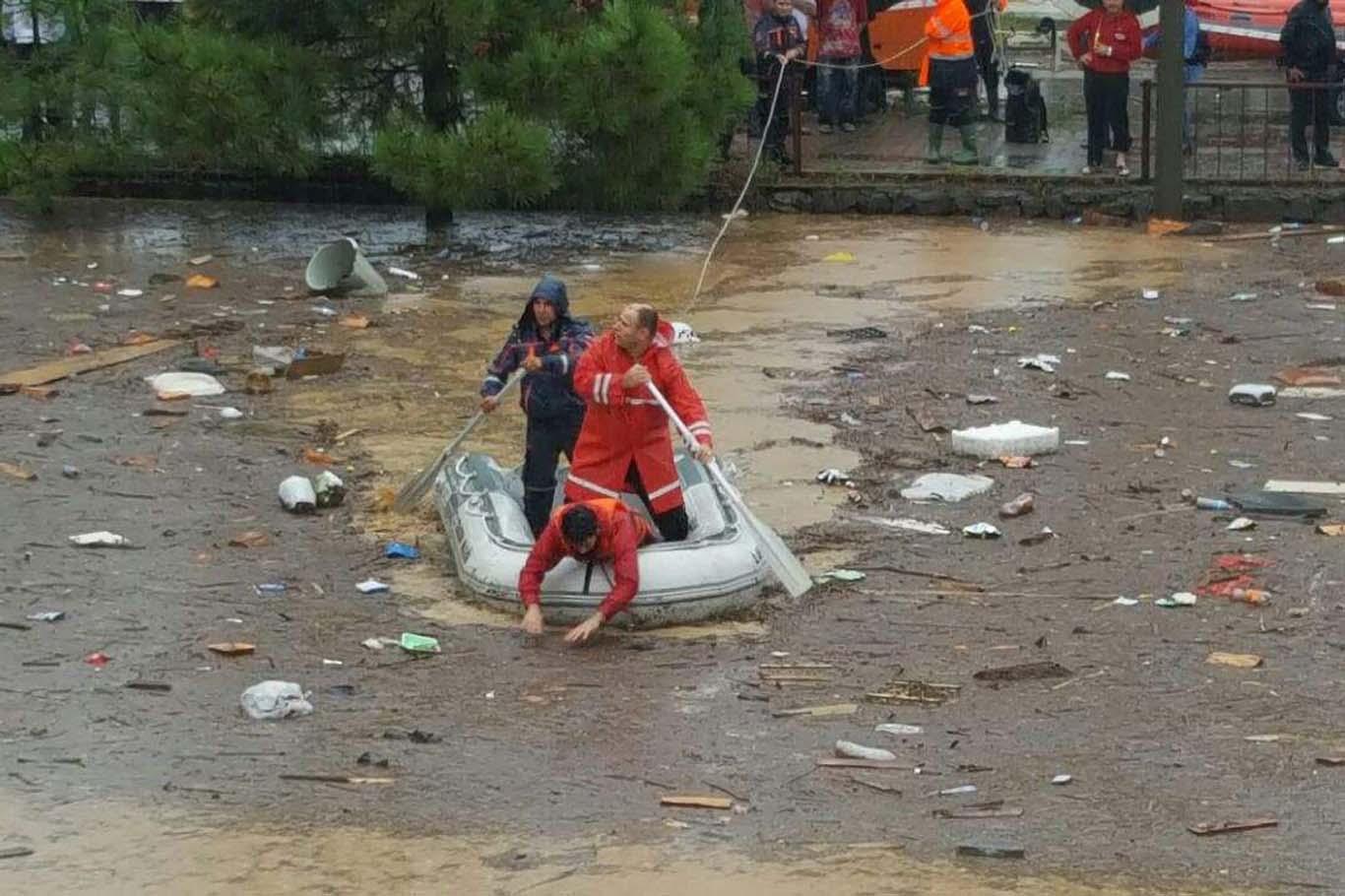 Sel ve yıldırımdan korunma yolları nelerdir? Sel ve yıldırımdan korunma yolları nelerdir?